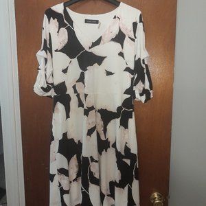 Ivanka Trump Floral Flar Knee Length Dress